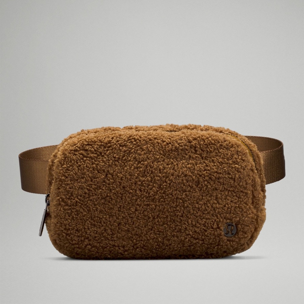 Lululemon EVERYWHERE FLEECE BELT BAG in 
Burnt Caramel (sold out everywhere)